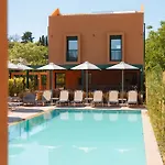 Cape Oda ve Kahvaltı 4*