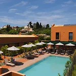 Oda ve Kahvaltı Cape 4*